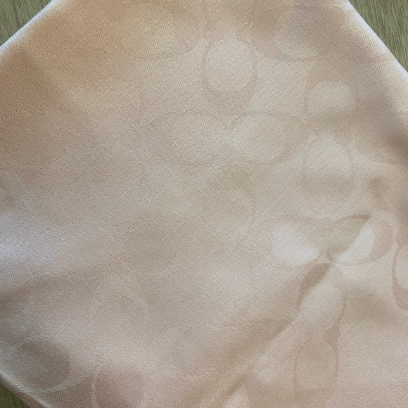 Coach Signature Wrap - Picture 4 of 4